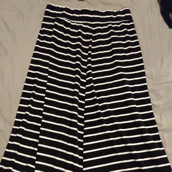 Black and White Stripped Skirt - Picture 1 of 3